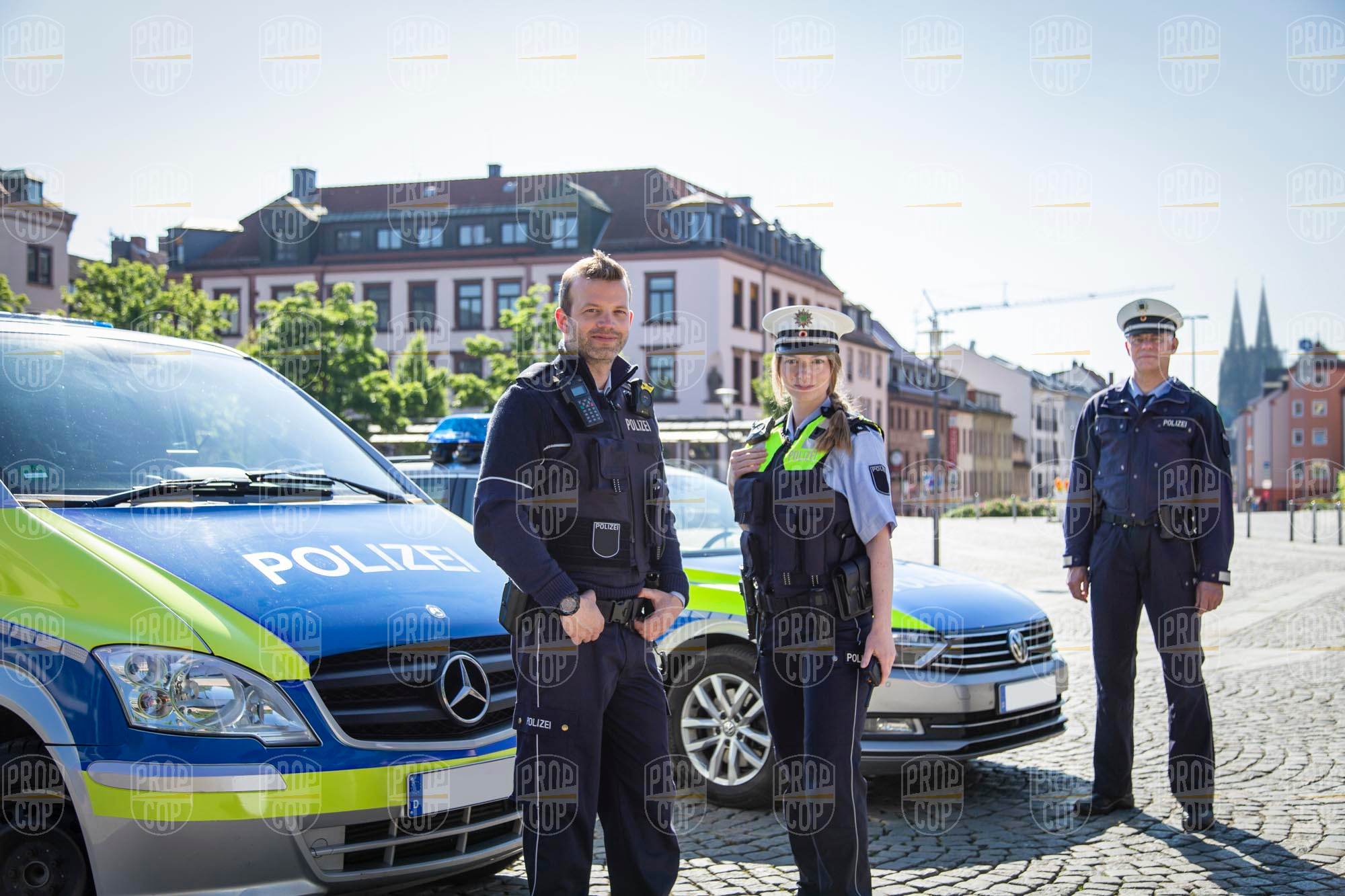 Polizisten und Polizeiautos Imageshooting