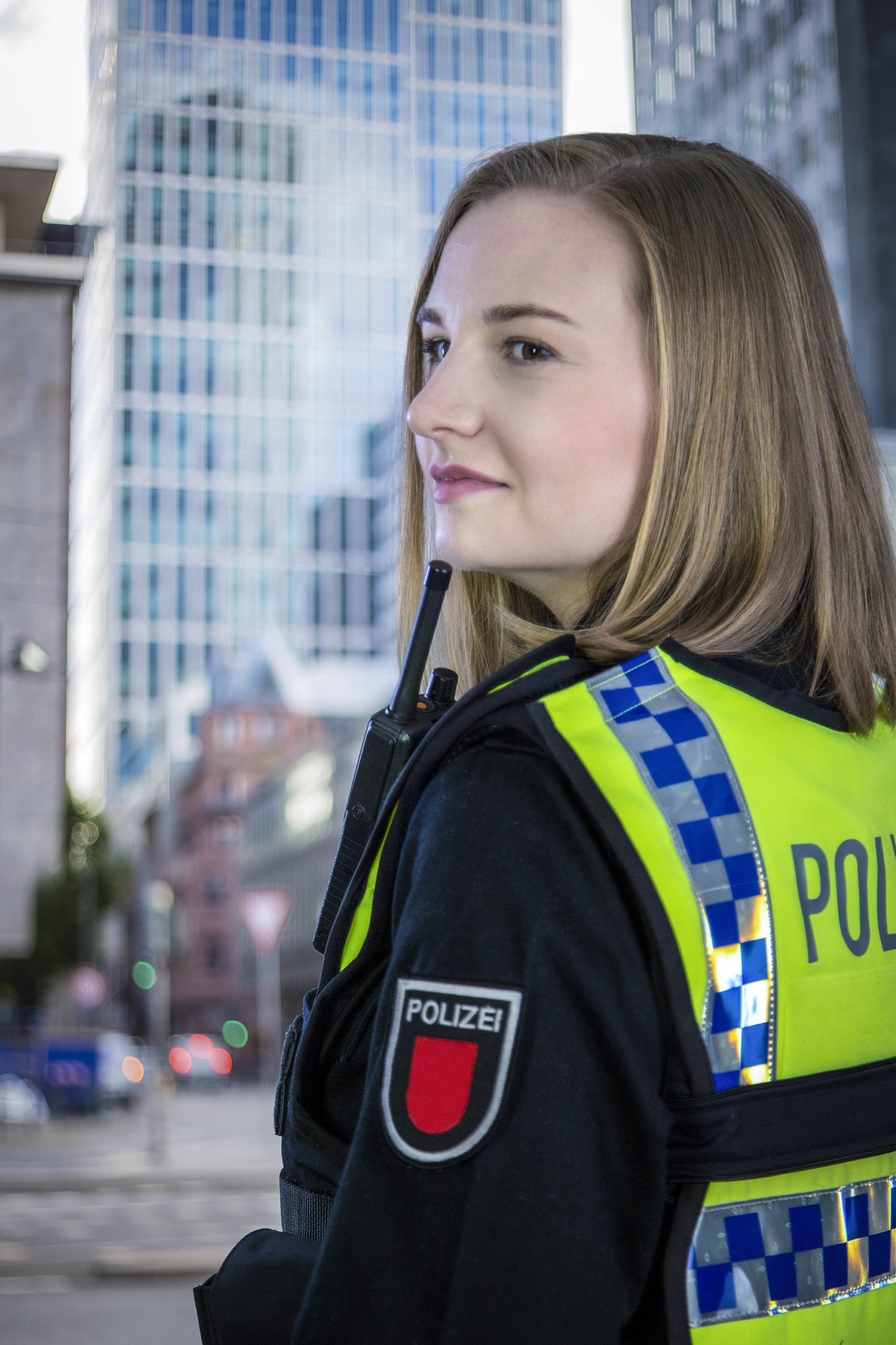 Polizistin mit Schutzweste Hamburg