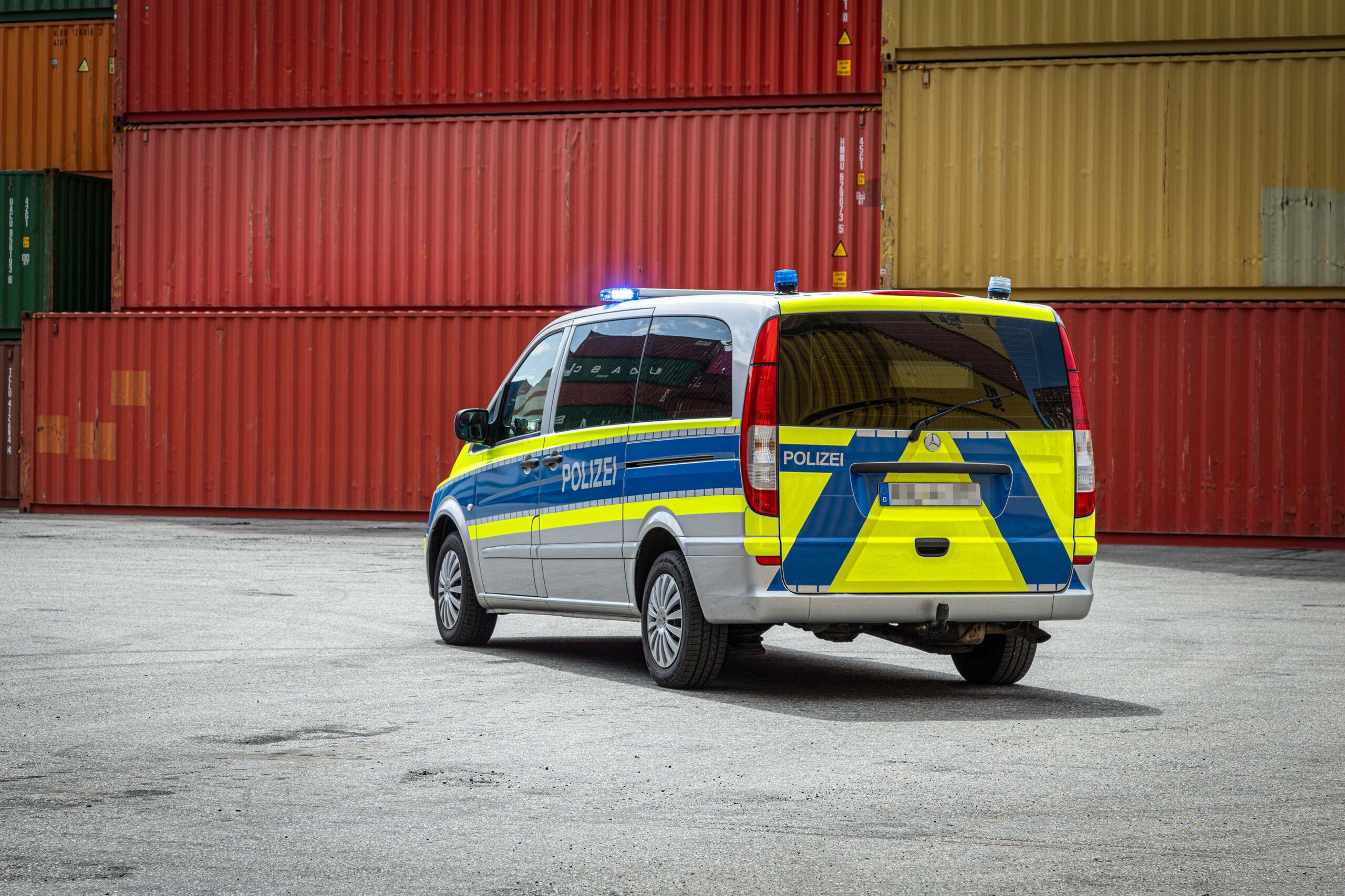 Polizeifahrzeug Mercedes Benz Vito Streifenwagen hinten / Heck